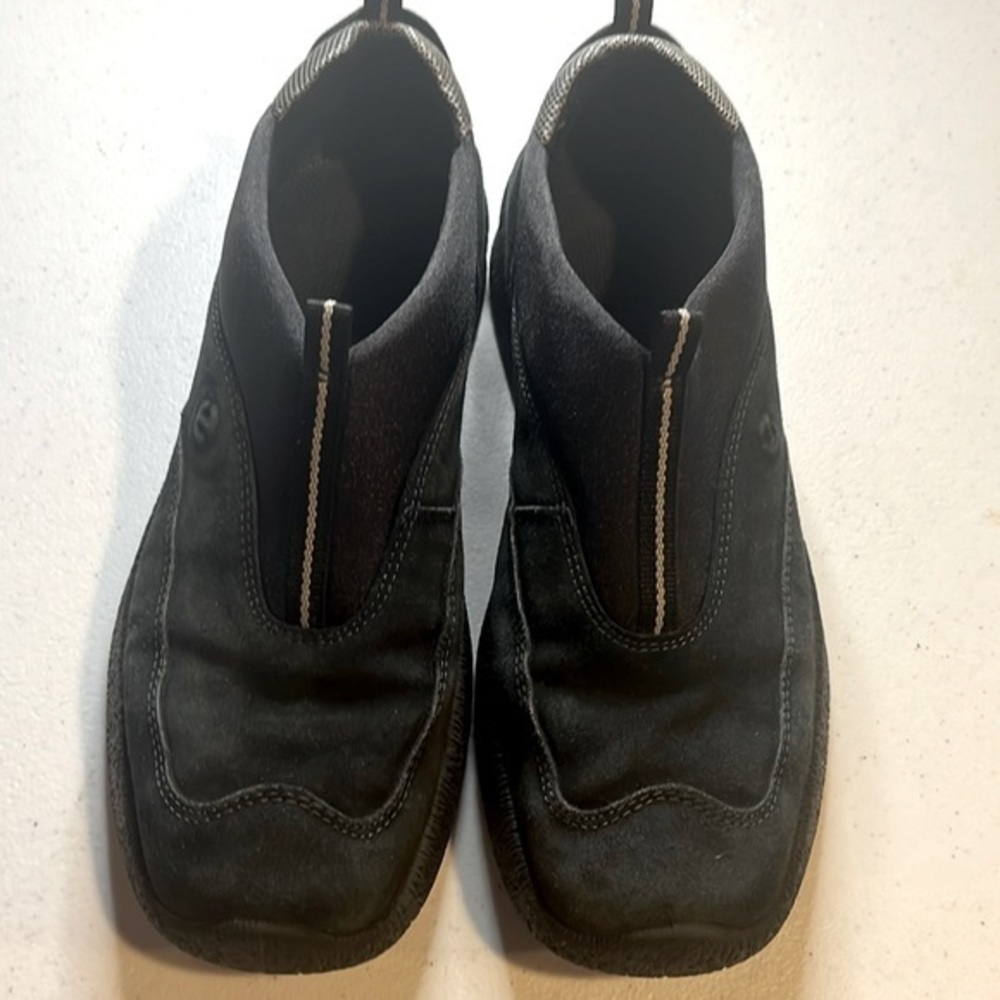 Ecco slip on walking shoes.